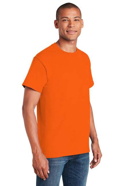 Gildan Heavy Cotton orange 100% cotton T-shirt, men's casual short-sleeve shirt on a plain background.